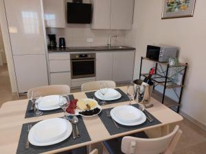 Kuchyň nebo kuchyňský kout v ubytování Seashells Apartments Tribunj
