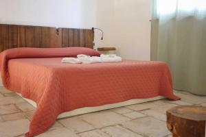 a bedroom with a bed with two towels on it at Le Rapacciole in Spoleto