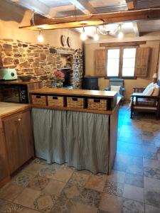 a kitchen with a counter with baskets on it at VUT El Pajariel Ponferrada in Ponferrada