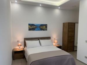 Кровать или кровати в номере Ripa150 - Smart Apartament Milano - Prada Bocconi IEO IED Forum Assago Navigli DUOMO15min