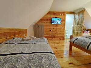 Postel nebo postele na pokoji v ubytování Milijin konak + 7 fotografií