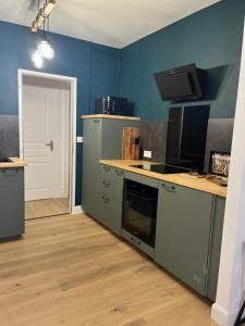 Kuchnia lub aneks kuchenny w obiekcie Appartement moderne en plein centre D'Epernay