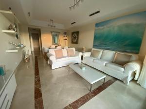 Posedenie v ubytovaní Apartamento con terraza sobre La Marina de Sotogrande