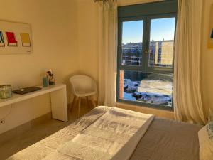 Posteľ alebo postele v izbe v ubytovaní Apartamento con terraza sobre La Marina de Sotogrande