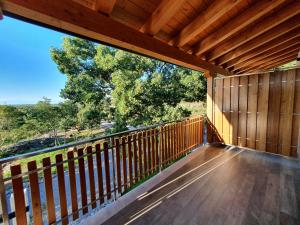 a balcony with a view of a tree at Agriturismo Budin in Sgonico