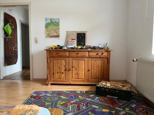 a room with a wooden cabinet in the corner of a room at Ferienwohnung Kaufmannshof in Quedlinburg