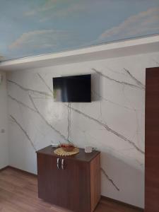 a living room with a wall with a tv on it at Pro Arte 2 in Kladovo