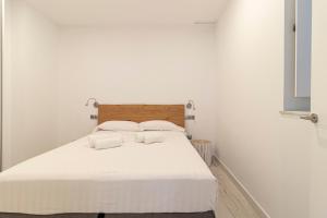 Posteľ alebo postele v izbe v ubytovaní Allo Apartments San Roque Bajo A