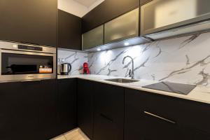 Kuchyňa alebo kuchynka v ubytovaní Allo Apartments San Roque Bajo A