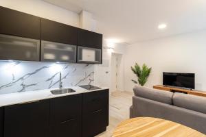 Televízia a/alebo spoločenská miestnosť v ubytovaní Allo Apartments San Roque Bajo A