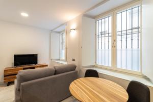 Televízia a/alebo spoločenská miestnosť v ubytovaní Allo Apartments San Roque Bajo A