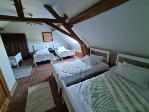 Posteľ alebo postele v izbe v ubytovaní Gîte des Tannières