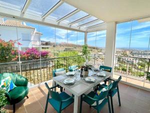 Balkón alebo terasa v ubytovaní Mirador Panoramic Sea Views - Private villa