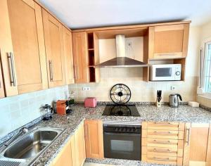 Kuchyňa alebo kuchynka v ubytovaní Mirador Panoramic Sea Views - Private villa