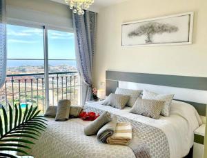 Posteľ alebo postele v izbe v ubytovaní Mirador Panoramic Sea Views - Private villa