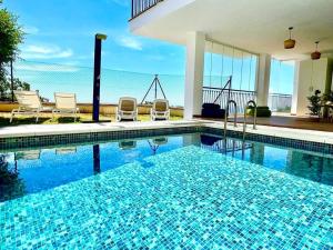 Bazén v ubytovaní Mirador Panoramic Sea Views - Private villa alebo v jeho blízkosti