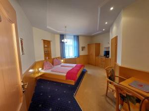 Krevet ili kreveti u jedinici u okviru objekta 3 Raben - Leoben - Zimmer für Geschäftsreisende, Urlauber, Monteure und Handwerker, Polski Pensjonat Austria