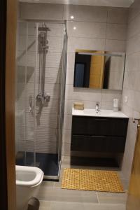 a bathroom with a shower and a sink and a toilet at Sweet Home in Painzela +9 photos