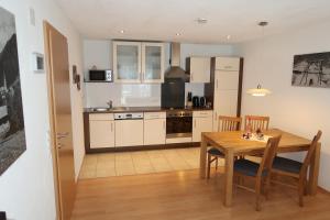 Kuchyň nebo kuchyňský kout v ubytování Appartement Bergzeit