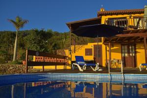 Bazén v ubytování Villa Las Flores by Rural La Palma nebo v jeho okolí