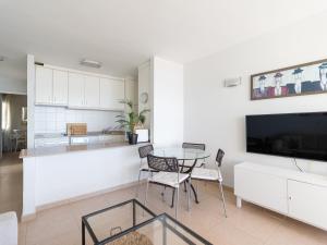 Televízia a/alebo spoločenská miestnosť v ubytovaní Beachfront San Agustin Papagayos II
