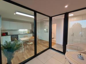 Dapur atau dapur kecil di Neu erstellte Wohnung mit Balkon in Hard