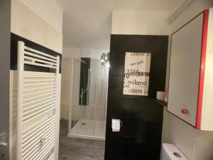 Kúpeľňa v ubytovaní Appartement centre de Annemasse + 4 fotografie