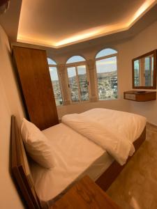 Postel nebo postele na pokoji v ubytování Petra Family Hotel
