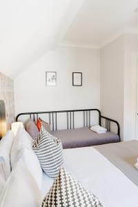 Sweet Suites Lytham客房内的一张或多张床位