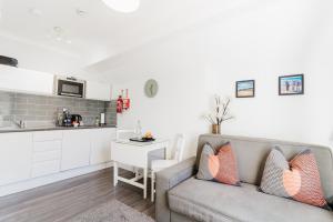 Sweet Suites Lytham的厨房或小厨房