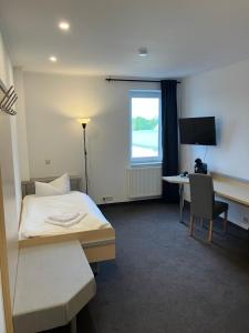 TV a/nebo společenská místnost v ubytování Room-24 - Zellwald