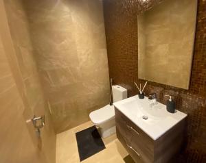 Kúpeľňa v ubytovaní Luxueux Appartement avec Vue Panoramique, Proche de la Gare WELCOME STAY