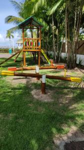 Ο χώρος παιχνιδιού για παιδιά στο Barra Grande Pe na Areia Beira Mar