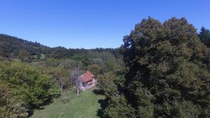 an aerial view of a house in the middle of a forest at Petite maison Conjat in Saint-Julien-le-Petit