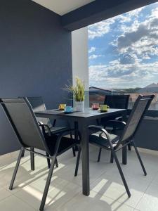 Balkón alebo terasa v ubytovaní Adria-Appartment-Island-Vir #sea #beach #wifi #privateparking #netflix