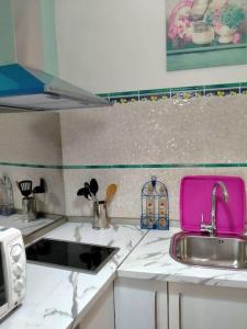Η κουζίνα ή μικρή κουζίνα στο Banda playa -quinto centenario loft vacacional