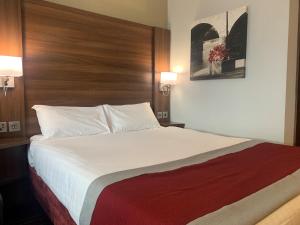 Postel nebo postele na pokoji v ubytování Days Inn Wetherby