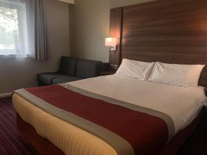 Postel nebo postele na pokoji v ubytování Days Inn Wetherby