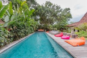Kolam renang di atau di dekat Wahyu wonderful 4Bd villa with huge garden and 2 pools
