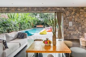 Kolam renang di atau di dekat Wahyu wonderful 4Bd villa with huge garden and 2 pools