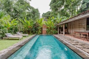 Kolam renang di atau di dekat Wahyu wonderful 4Bd villa with huge garden and 2 pools