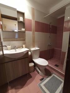 A bathroom at To Agioklima