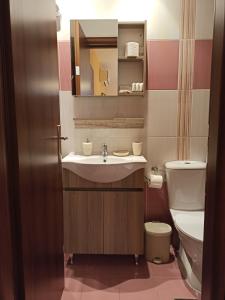 A bathroom at To Agioklima