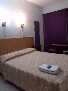 A bed or beds in a room at La Cascada Townhouse Hotel