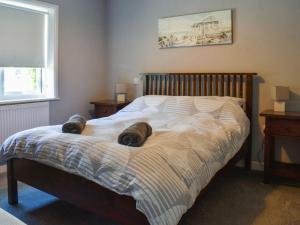 Кровать или кровати в номере Sunbury Cottage