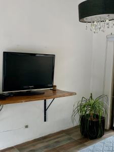 a flat screen tv sitting on top of a wooden table at Casa Borush by Ecoplaneta in Cancún