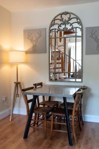 Fotografie z fotogalerie ubytování Kylemore House boutique apartments - Connemara Suite v destinaci Kylemore
