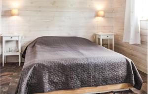 Postel nebo postele na pokoji v ubytování Beautiful Home In Kowale Oleckie With Kitchen