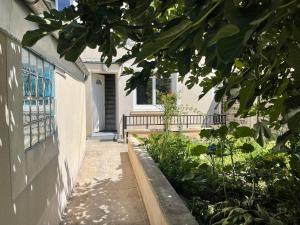 a walkway leading to a house with a garden at Maison Hotel proche Paris et Orly in Athis-Mons