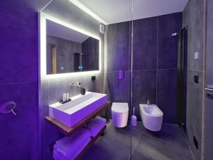 A bathroom at Sant'Andrea - Luxury Rooms in Vucciria